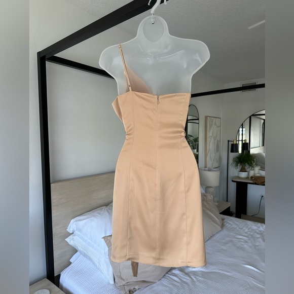 Gianni Bini One Shoulder Wrap Waist Mini Dress in Champagne Gold, Size 6 - Picture 5 of 13